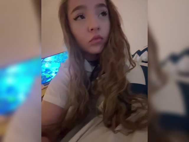 LittleDelora live cam on BongaCams
