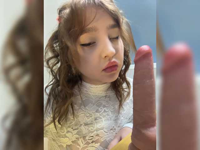 LittleDelora live cam on BongaCams