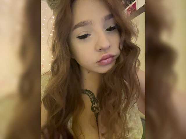 LittleDelora live cam on BongaCams