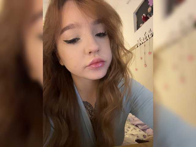 LittleDelora live cam on BongaCams