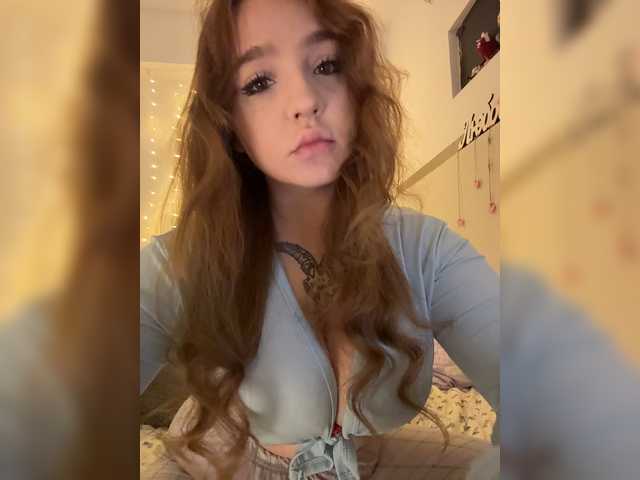 LittleDelora live cam on BongaCams