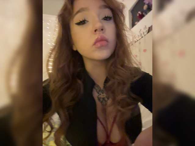 LittleDelora live cam on BongaCams