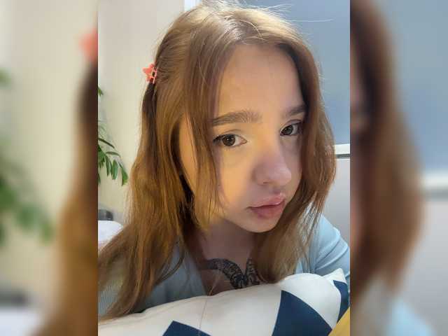 LittleDelora live cam on BongaCams