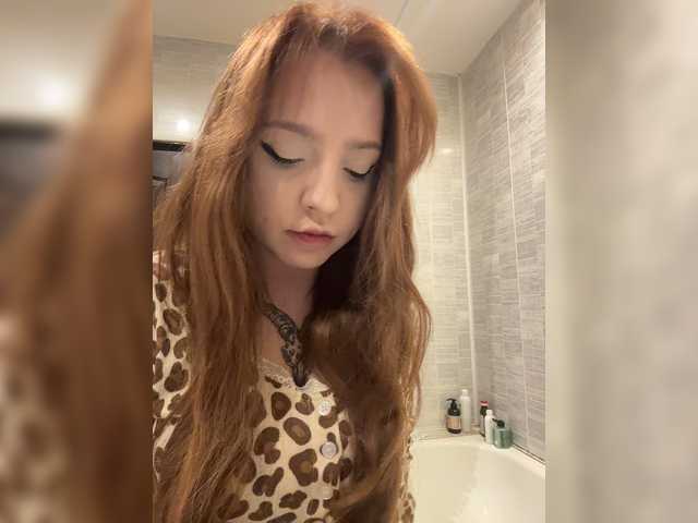  LittleDelora chat room