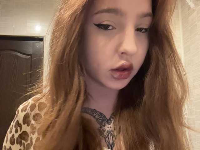  LittleDelora chat room