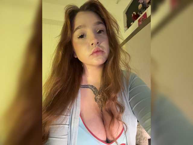 LittleDelora live cam on BongaCams