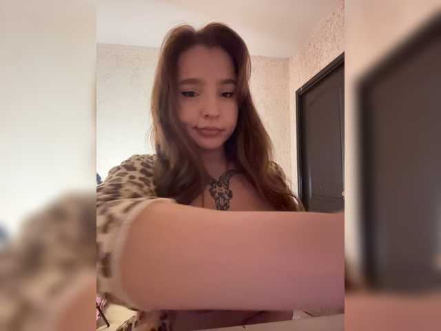  LittleDelora chat room