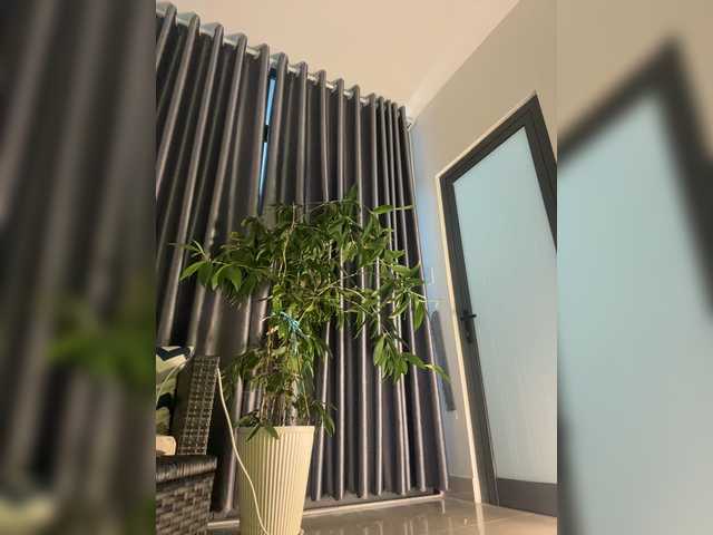 LittleDelora live cam on BongaCams