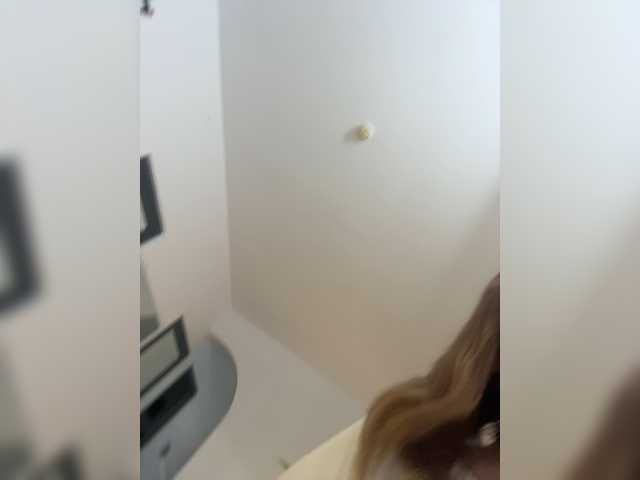 LittleDelora live cam on BongaCams