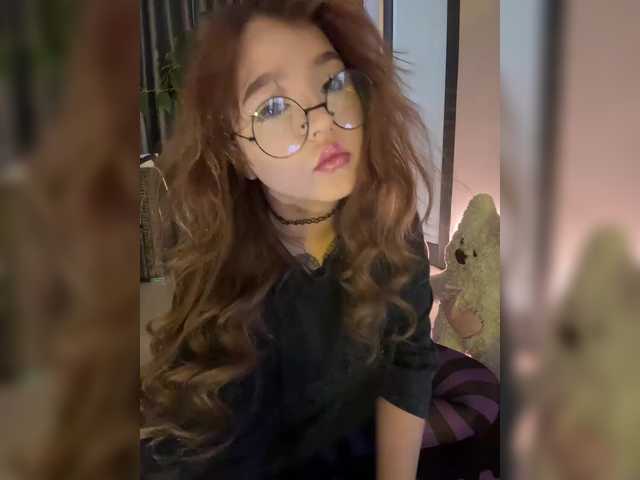LittleDelora live cam on BongaCams