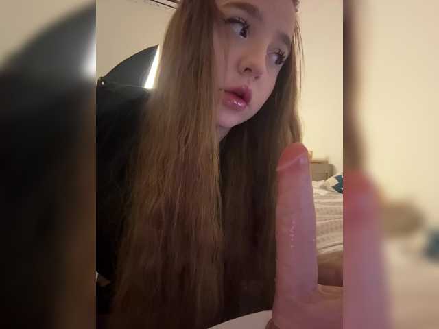 LittleDelora live cam on BongaCams