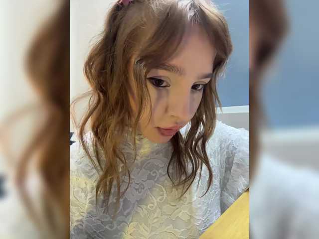 LittleDilara live webcam show