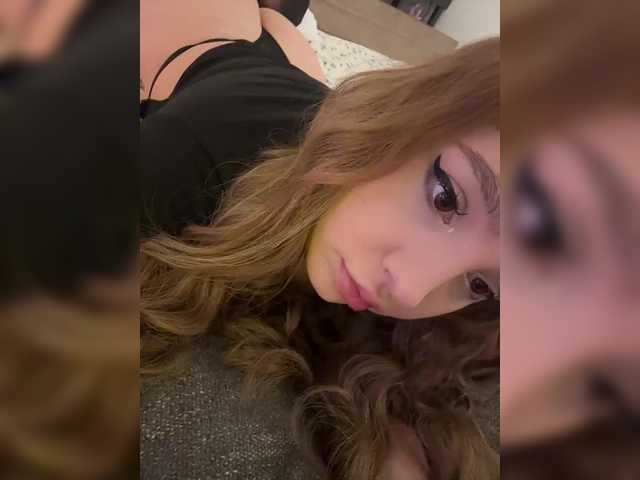 LittleDelora live cam on BongaCams