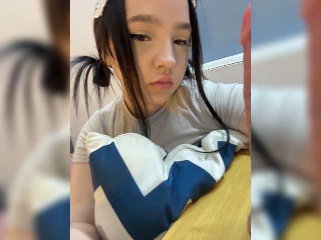LittleDelora live cam on BongaCams