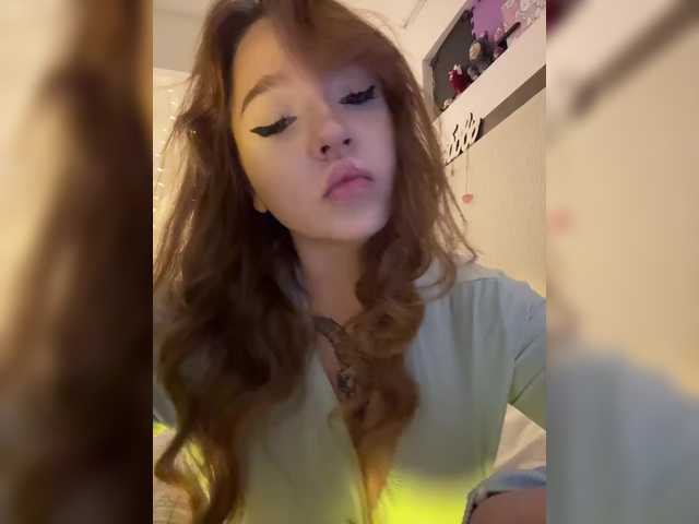 LittleDelora live cam on BongaCams