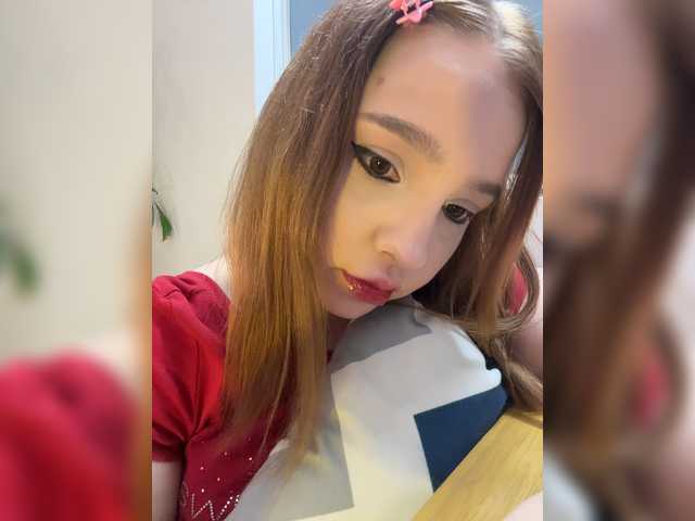 LittleDelora live cam on BongaCams