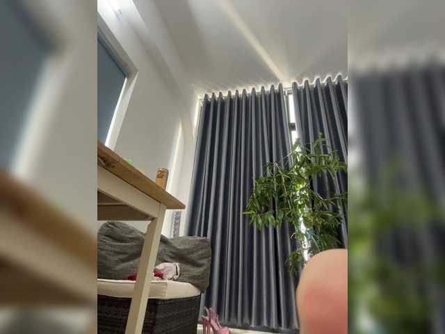 LittleDelora live cam on BongaCams