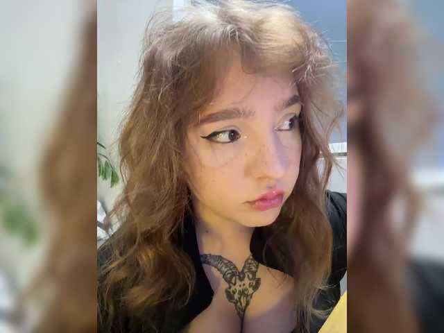 LittleDelora live cam on BongaCams