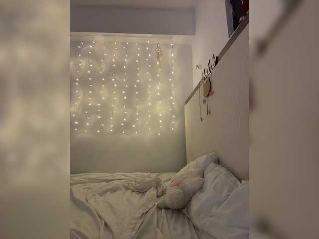 LittleDelora live cam on BongaCams