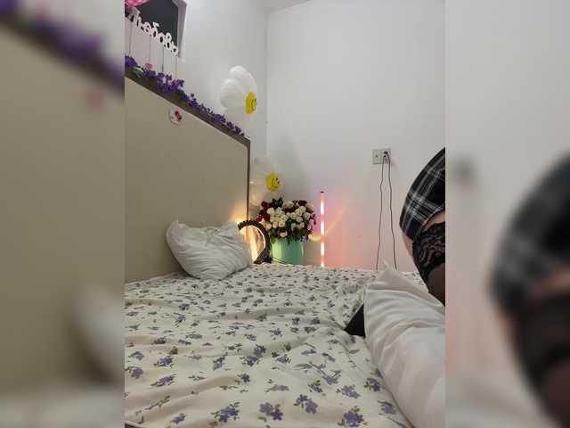 LittleDelora live cam on BongaCams