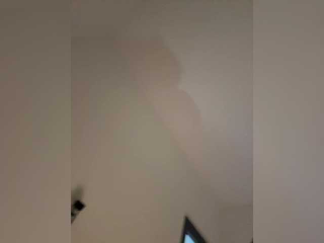 LittleDelora live cam on BongaCams