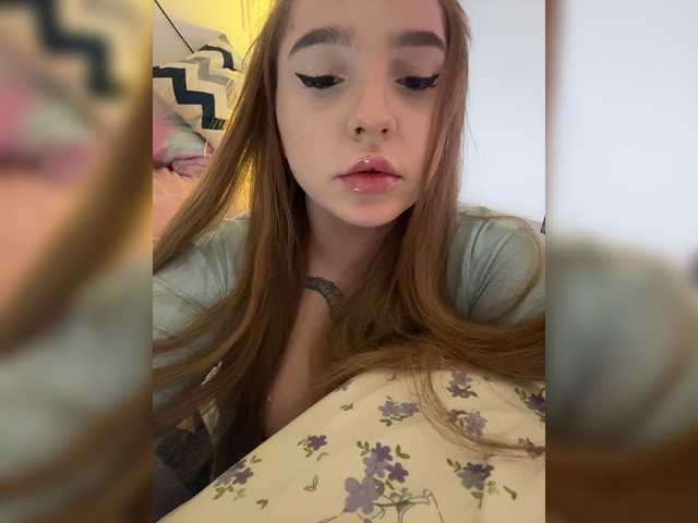 LittleDelora live cam on BongaCams