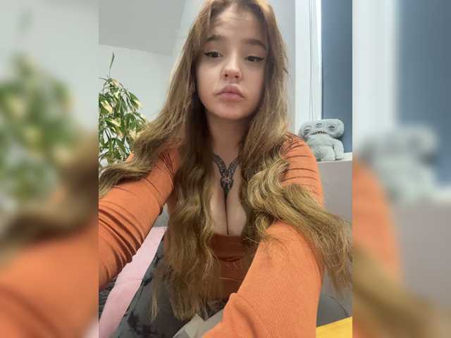LittleDelora live cam on BongaCams
