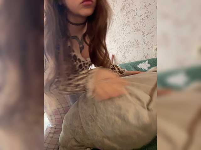  LittleDelora chat room