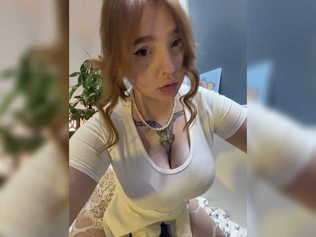 LittleDelora live cam on BongaCams