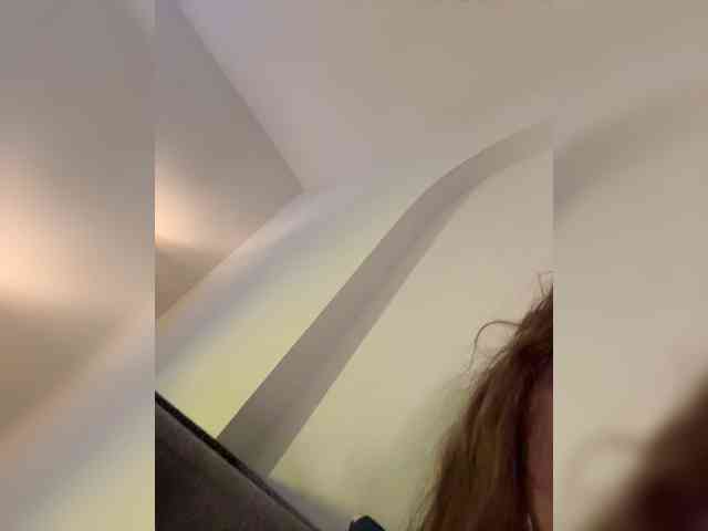 LittleDilara webcam