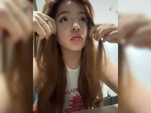 LittleDilara webcam