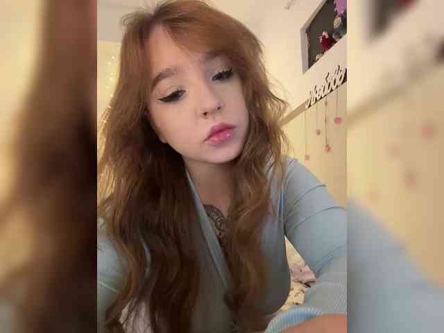 LittleDilara webcam