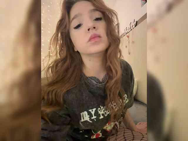 LittleDilara webcam