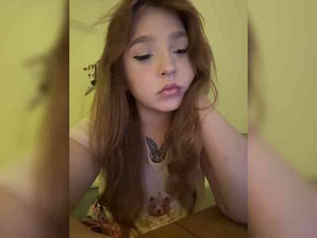 LittleDilara webcam