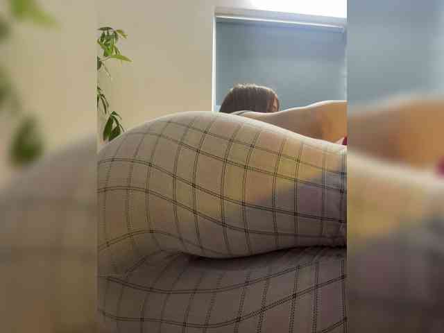 LittleDilara webcam