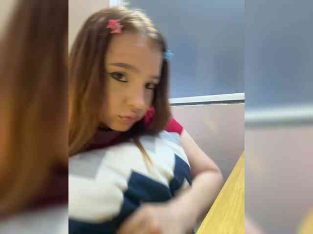 LittleDilara webcam