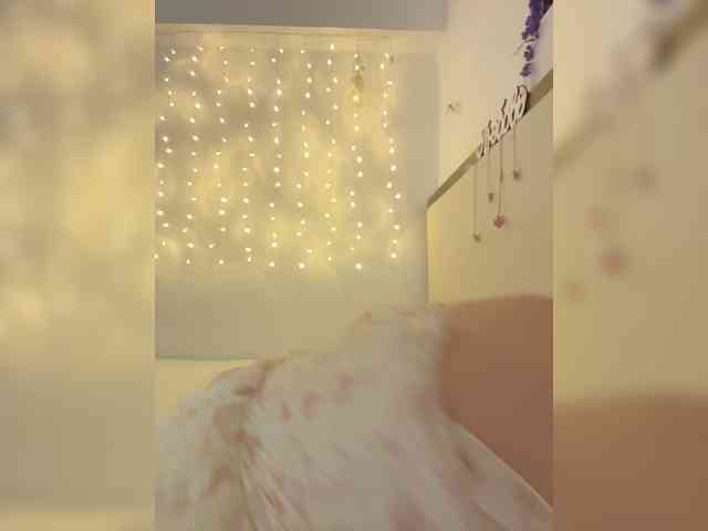 LittleDilara webcam