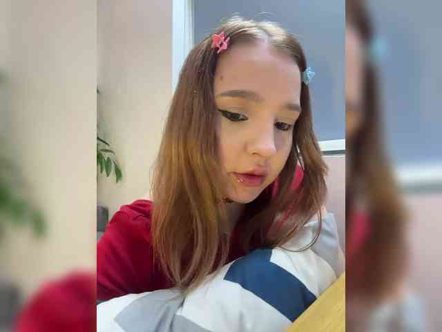 LittleDilara webcam
