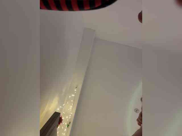 LittleDilara webcam