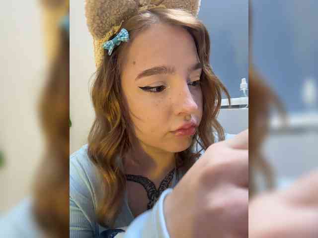 LittleDilara webcam