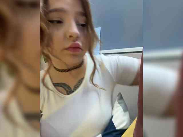 LittleDilara webcam
