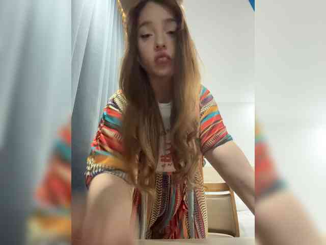 LittleDilara webcam