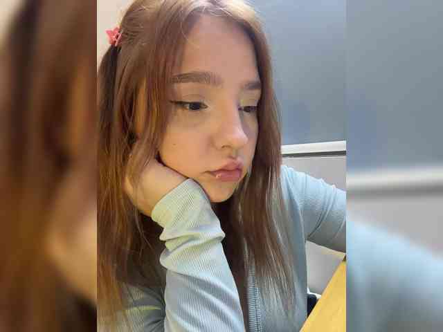 LittleDilara webcam