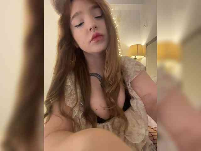 LittleDilara webcam