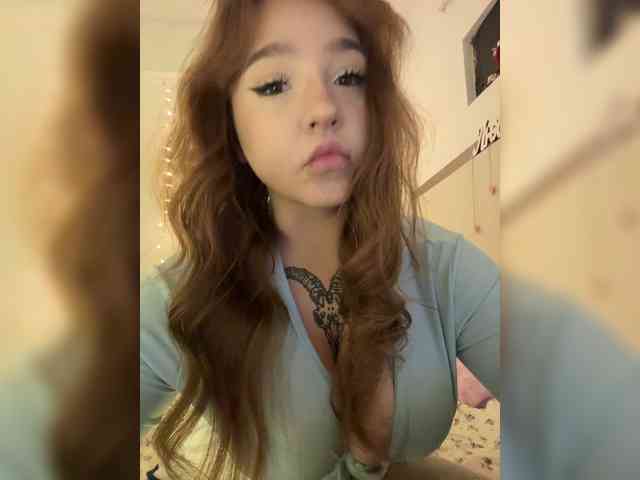 LittleDilara webcam