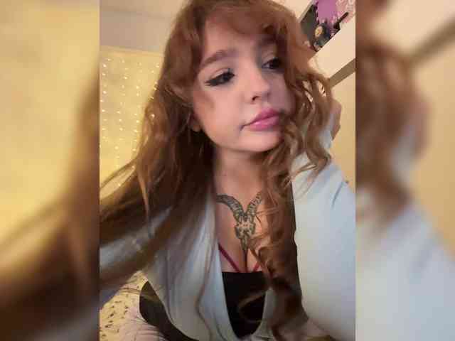 LittleDilara webcam
