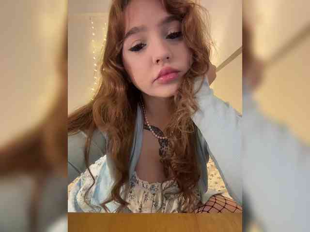 LittleDilara webcam