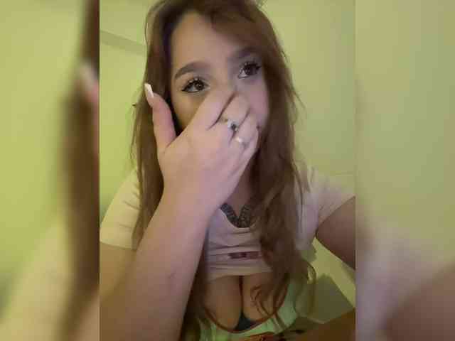 LittleDilara webcam