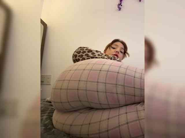 LittleDilara webcam
