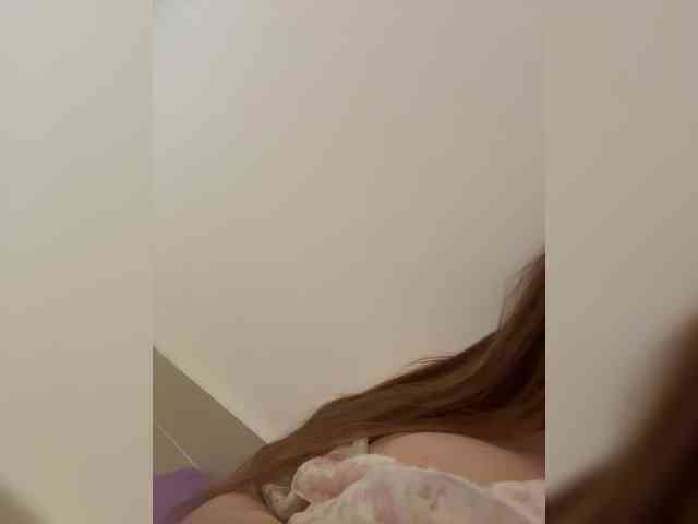 LittleDilara webcam
